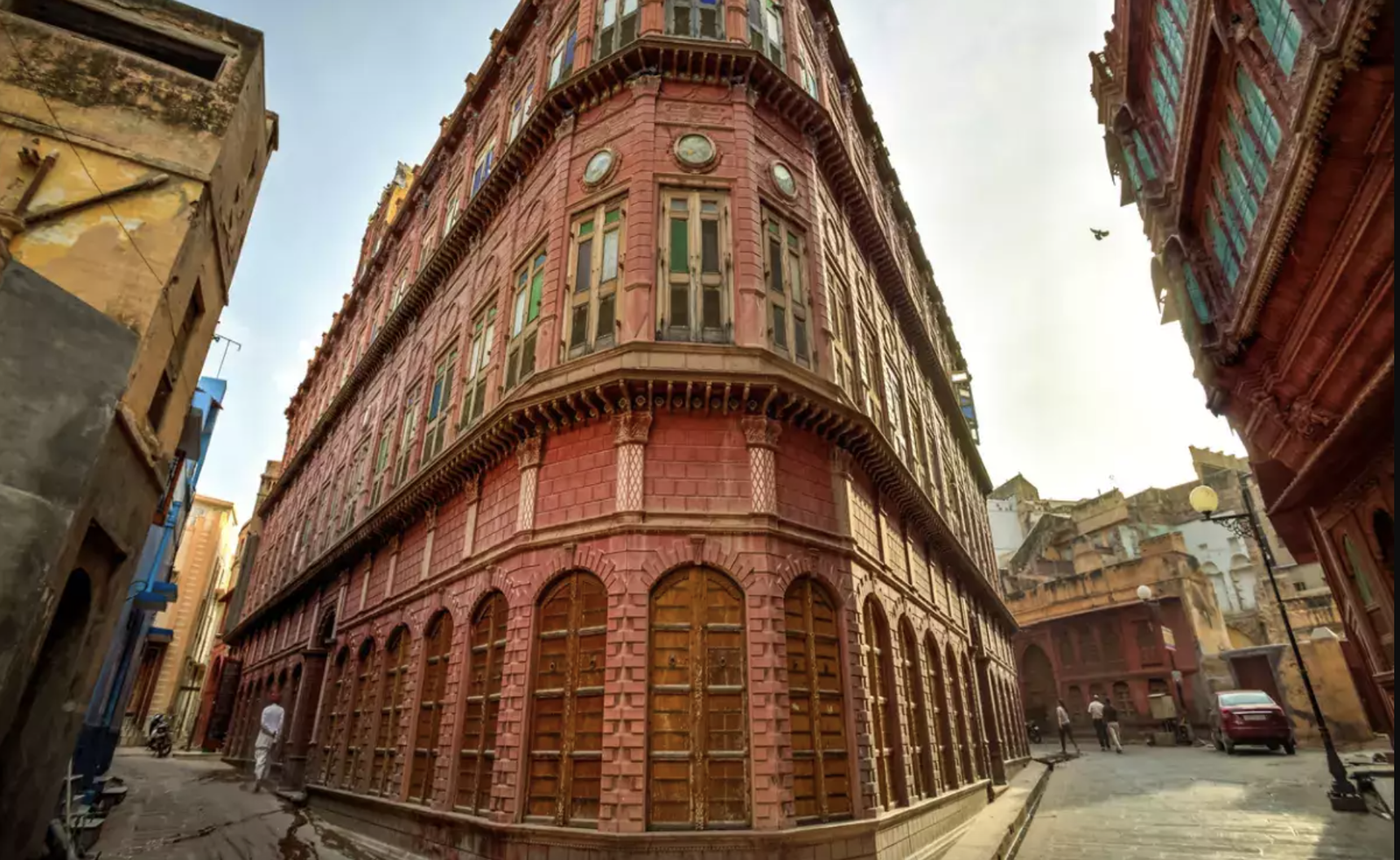 Exploring the Majestic Havelis of Bikaner: A Journey Through Time